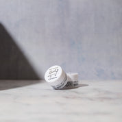 うるうモイストバームの画像。植物由来の保湿成分を贅沢に配合した、 プロフェッショナル仕様のヘアバーム。