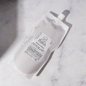 うるうトリートメント（1000g）詰め替え用。植物オイルを保湿成分として配合し、 髪をやさしく包む、天然精油の香りトリートメント。