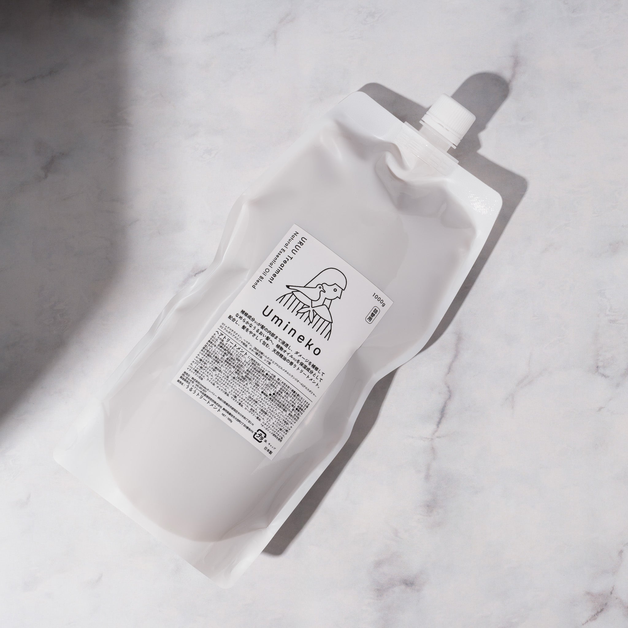 うるうトリートメント（1000g）詰め替え用。植物オイルを保湿成分として配合し、 髪をやさしく包む、天然精油の香りトリートメント。